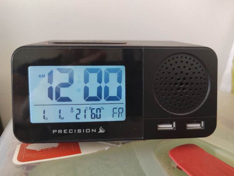 CLOCK RADIO