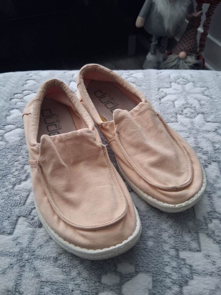 Hey dude flat canvas shoes size 8