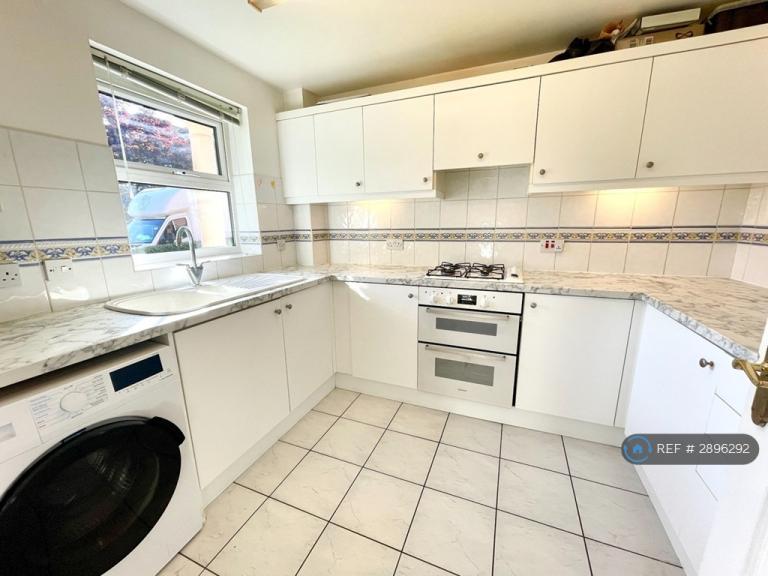 2 bedroom flat in Hamilton Court, Coventry, CV1 (2 bed) (#2896292)