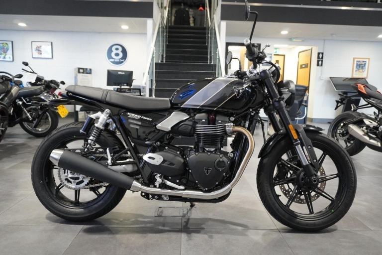 Triumph Speed Twin 900, 2026, Phantom Black/ Gold. IN STOCK NOW