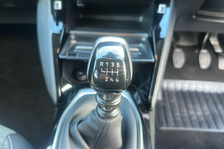  Peugeot 208 1.2 Puretech Allure Hatchback 5dr Petrol Manual Euro 6 s/s 100 Ps