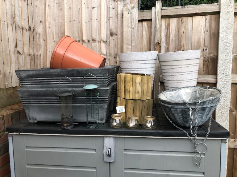 Garden bundle of planters, hanging baskets, mini tea light holders & bird feeders 
