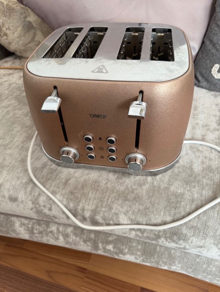 Tower Heritage 4 Slice Toaster 1630W four Slice Toaster  pink Colour