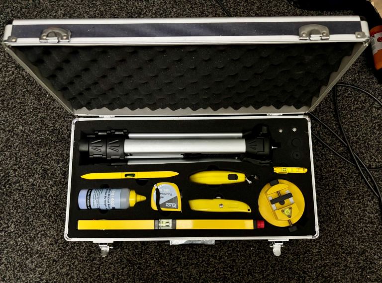 B And Q LASER LEVEL KIT 