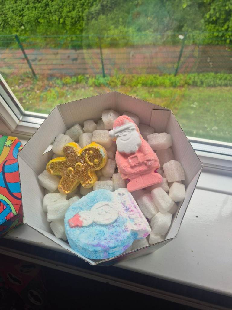 Unused Christmas Bath Bombs Gift Set – Gingerbread, Santa, Snowman