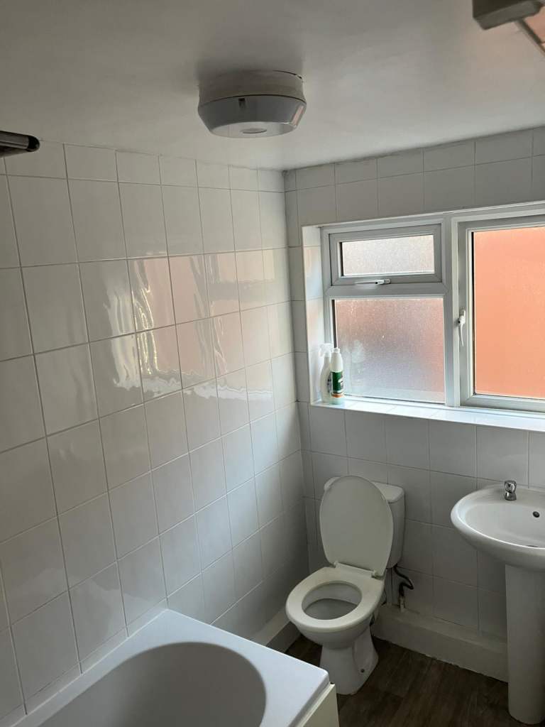 Good sized flat in Sherwood with 2 double bedrooms