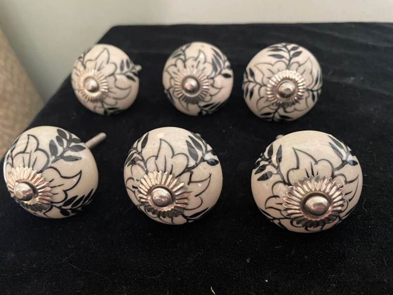 Set of 6 Brand new Ceramic Drawer Knobs - off White with Black Floral Design