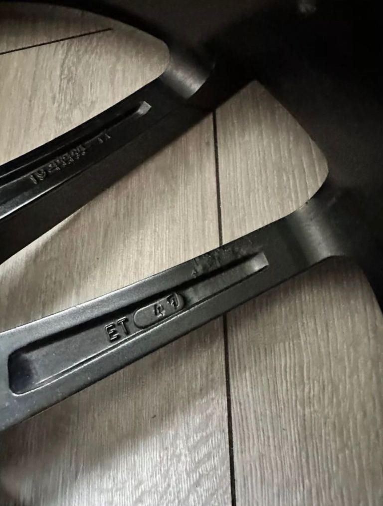 Mercedes 5 Spoke Diamond cut Wheels