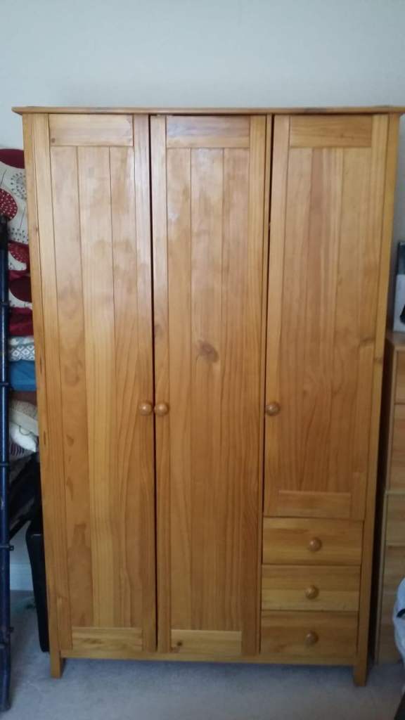 3 cupboard wardrobe.
