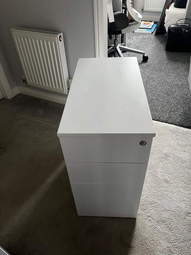 3 drawer under desk filing cabinet