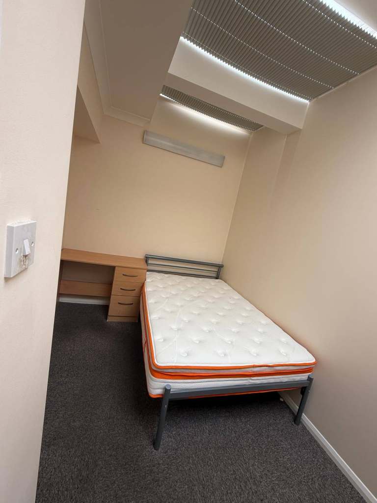 FURNISHED ROOM – ALL BILLS INCLUDED – MILL ROAD, CAMBRIDGE CB1 – AVAILABLE 1 September