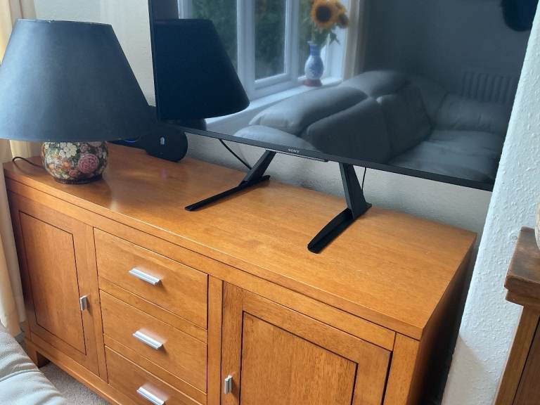 Legs/feet for flatscreen TV