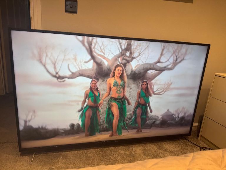 65’ Luxor Ultra HD 4K Smart TV