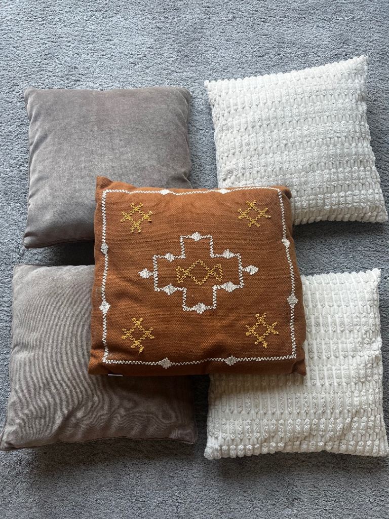  5 x cushions cream, orange and brown, sofa, throw cushion, pillow, bedroom