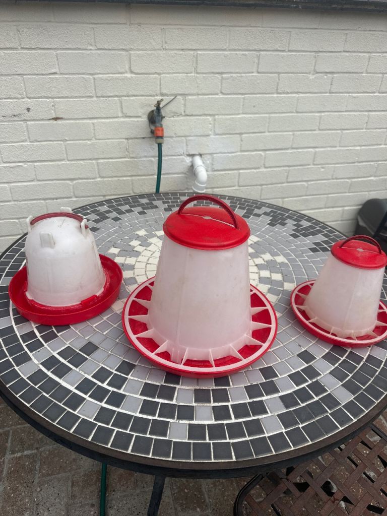 Set of 3 Chicken/Poultry 2 Feeder and 1 waterer a in Good Condition