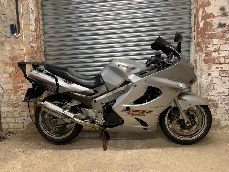  Kawasaki ZZR1200-C1H WITH FULL 3-PIECE LUGGAGE (CLASSIC MOTORCYCLE) MOT 04/27