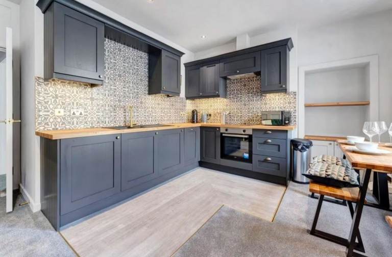 Royal Stay - Short Stay Holidays !