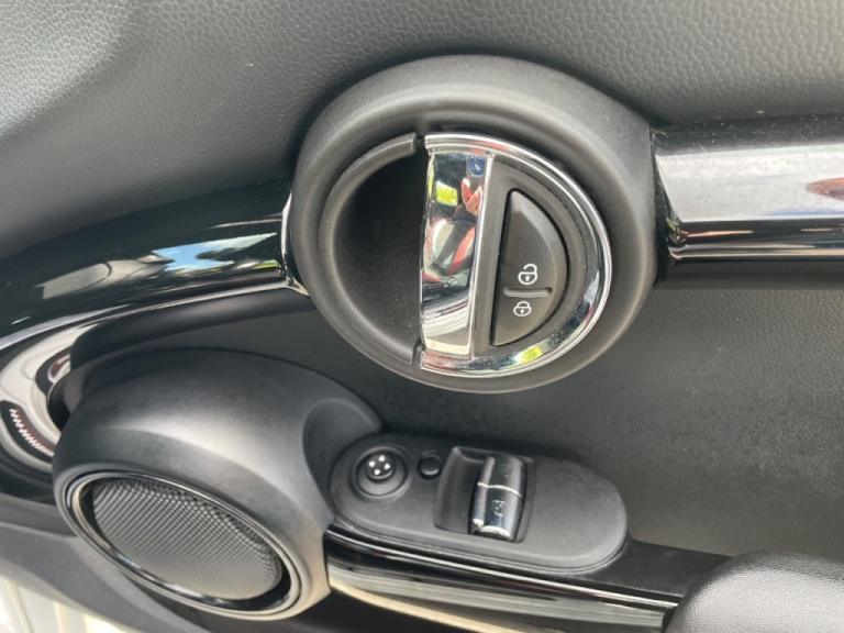  Mini Hatchback 2.0 John Cooper Works 3dr Petrol