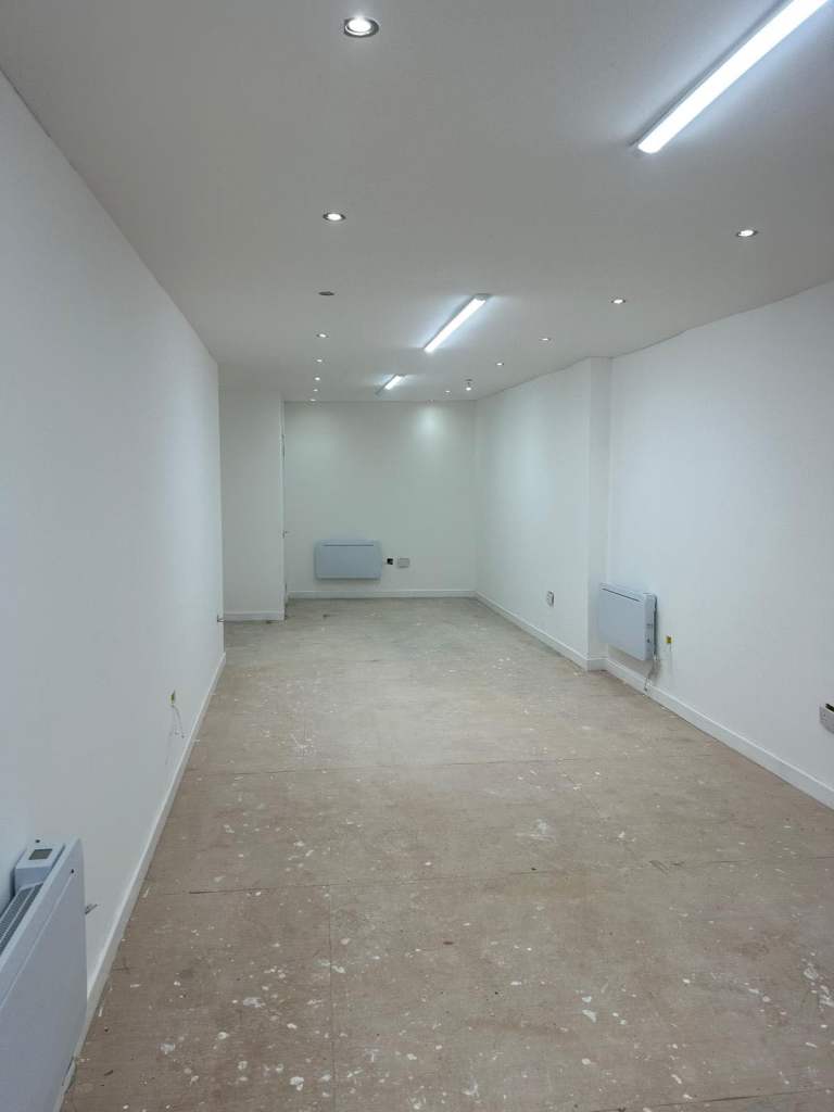 Shop to rent in Govan 