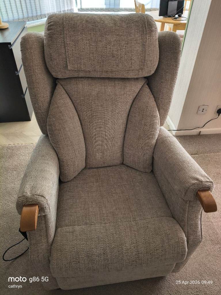 Ava Standard Riser Recliner Chair