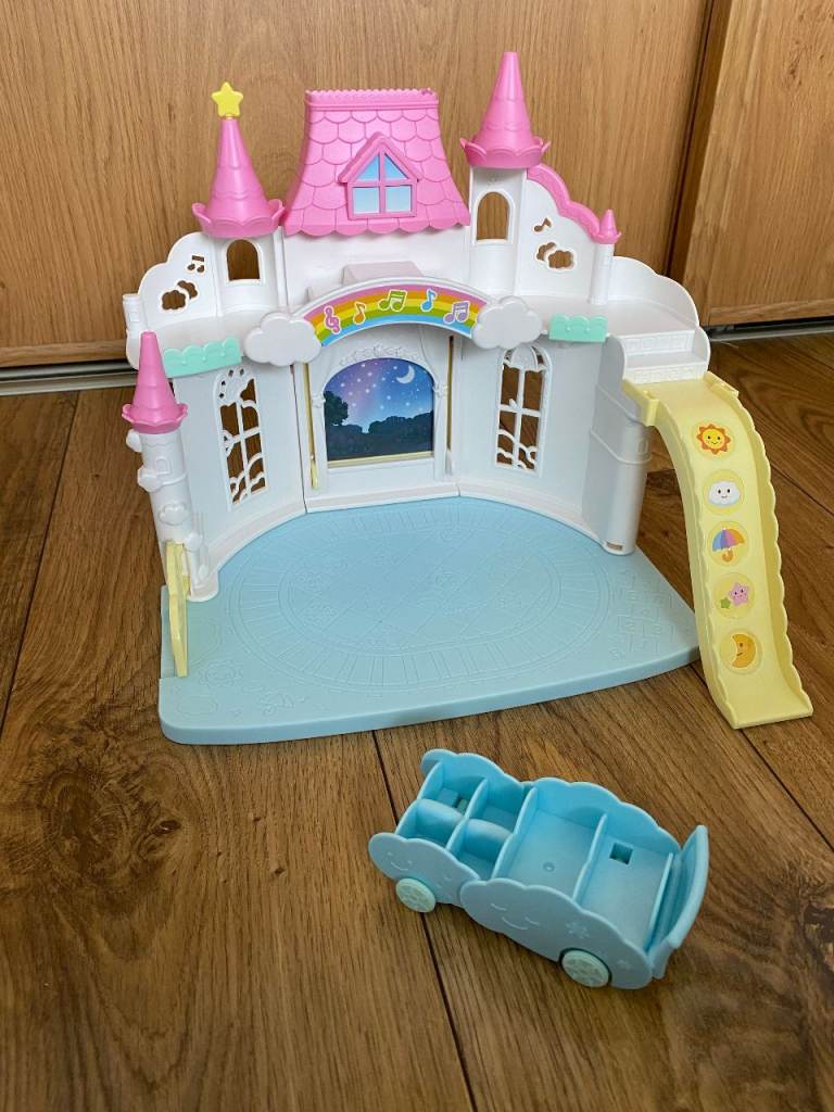 SYLVANIAN FAMILIES SUNNY CASTLE NURSERY, WITH CHANGEABLE WEATHER WINDOW + CAR 
