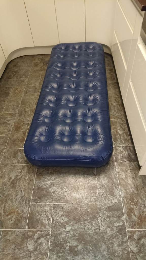 Air bed single with pump 