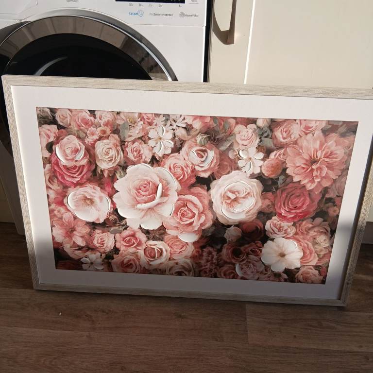Large Floral Rose Wall Art Picture – Light Wooden Frame