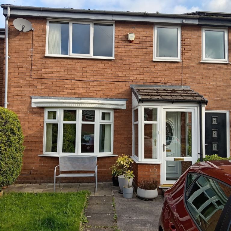 For rent 2 bedroom house in Swinton for £1150