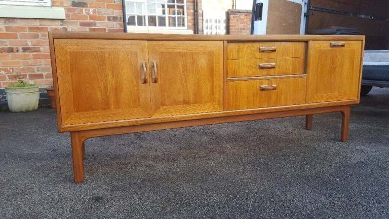 A VICTORIAN MAHOGANY CHEST OF DRAWERS ,NICE LOOKING PIECE ,SOME DAMAGE IN CORNER , LOCAL DELIVERY
