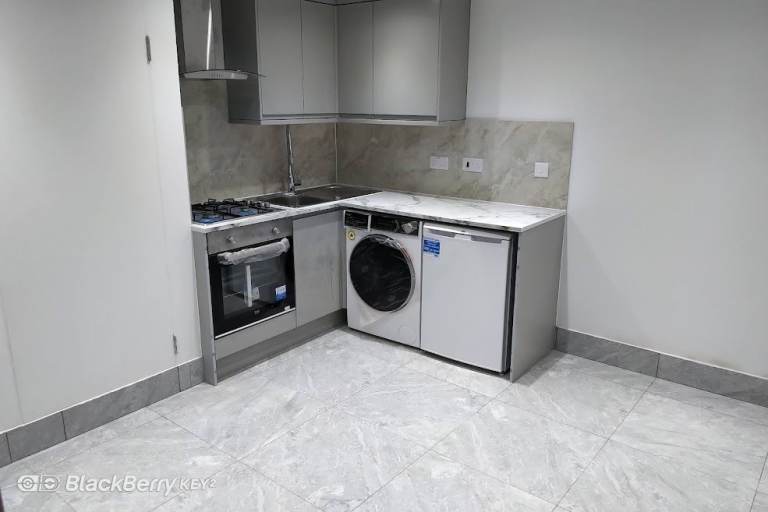 STUDIO FLAT KILBURN HIGH ROAD KILBURN NW6  
