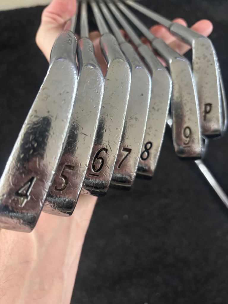 Wilson Staff FG Tour forged irons Gold S 300 shafts Golf Irons Set (4-Pw) 