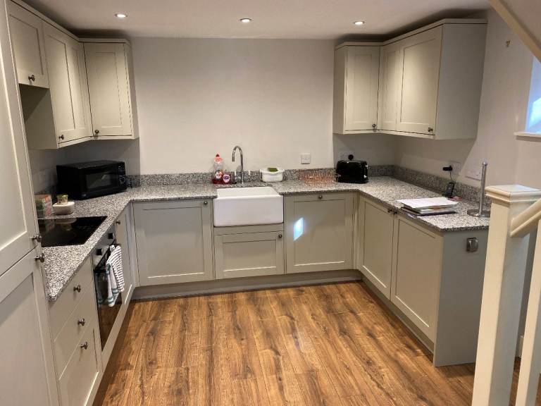 3 bedroom property - Melrose - £785 per month 