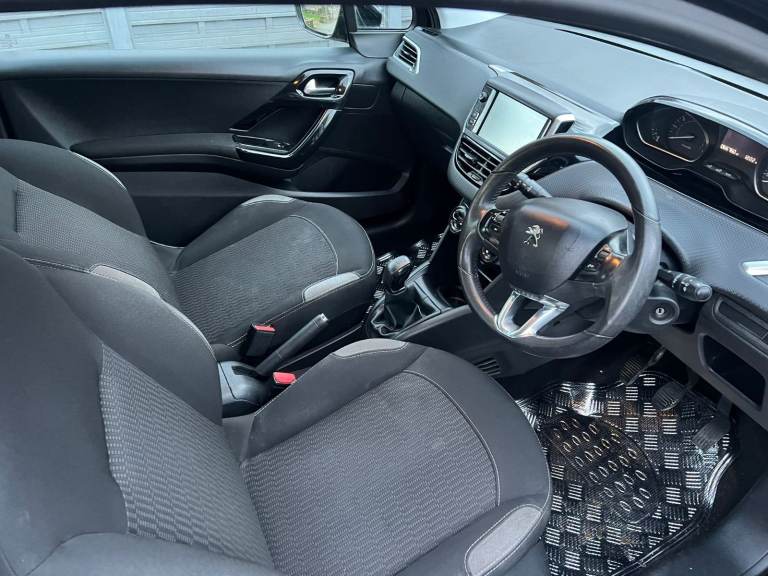 Peugeot 208 PURETECH WITH VERY LOW 66K MILES