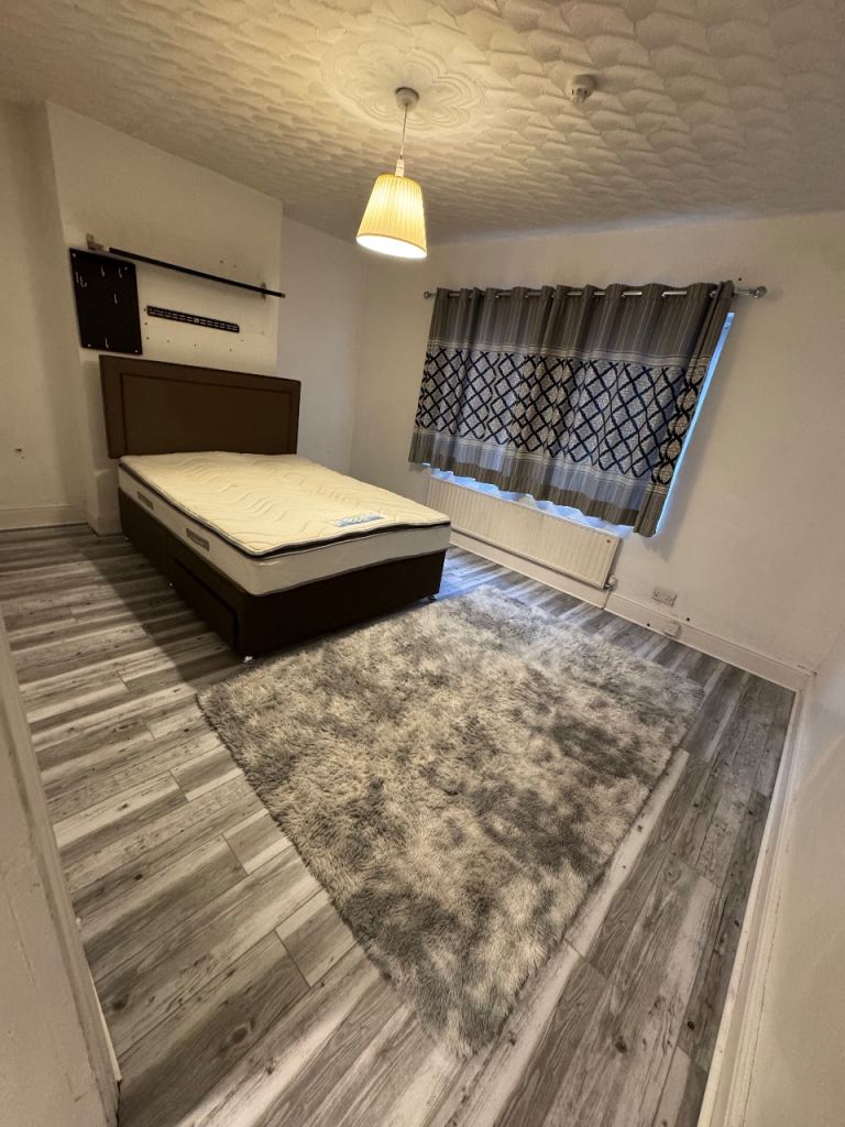 Spacious double bedroom available