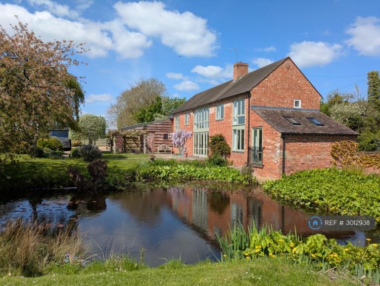3 bedroom house in Church Road, Redditch, B96 (3 bed) (#3012938)