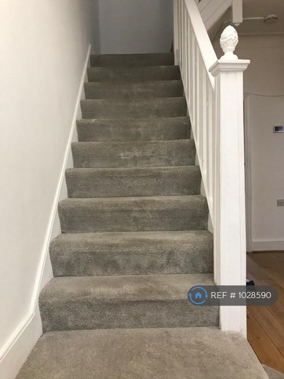 4 bedroom house in Campbell Avenue, Ilford, IG6 (4 bed) (#1028590)