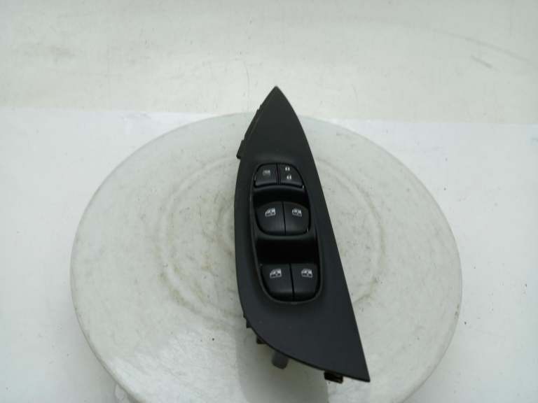 Nissan Qashqai Electric Window Switch 2014-2021 5 Door Hatchback