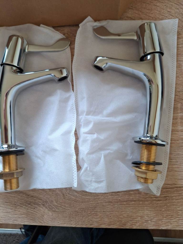 New lever pillar taps