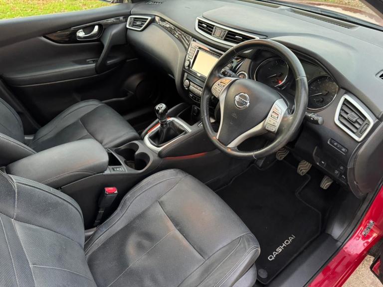 2015 Nissan Qashqai 1.6 dCi Tekna 5dr HATCHBACK Diesel Manual