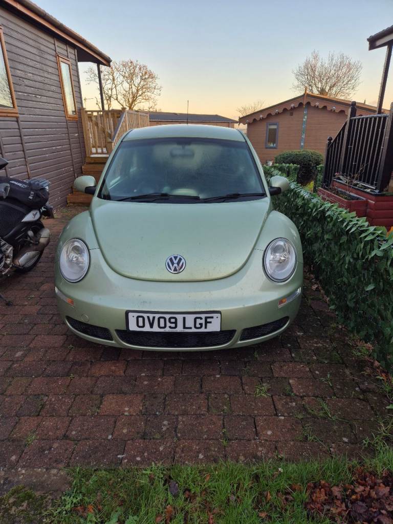 **SPARES OR REPAIR** 2009 VW BEETLE. Runs and drives great