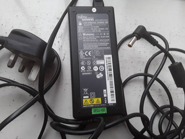Fujitsu, Siemens power adapter 20v, 4.5A