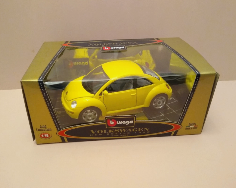 Bburago Gold Collection 1998 Yellow Volkswagen COD.3302 in Mint condition.
