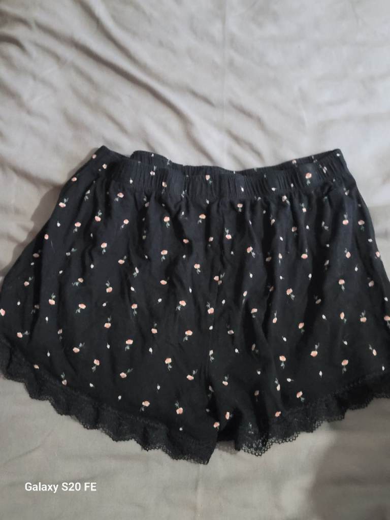  Primark Black Floral Shorts Lace Trim Pajama Loungewear S | Hole Present | Open to Offers!