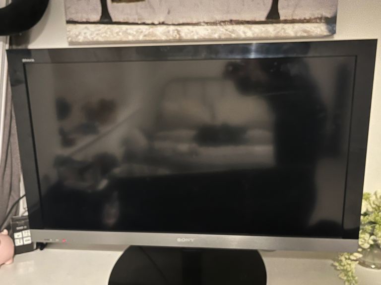 Sony KDL-46EX503 45” TV With stand 