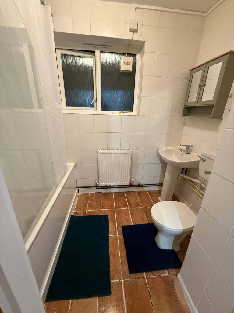 Spacious and Cosy Double Room for Rent in - SW15 5QD