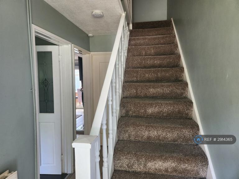 3 bedroom house in Tangham Walk, Basildon, SS14 (3 bed) (#2914365)