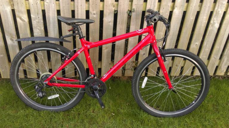 Medium 18 Inch Carerra Axle Ltd Limited Edition Hybrid Bike: 27.5 Inch Rims / Splash Guard 