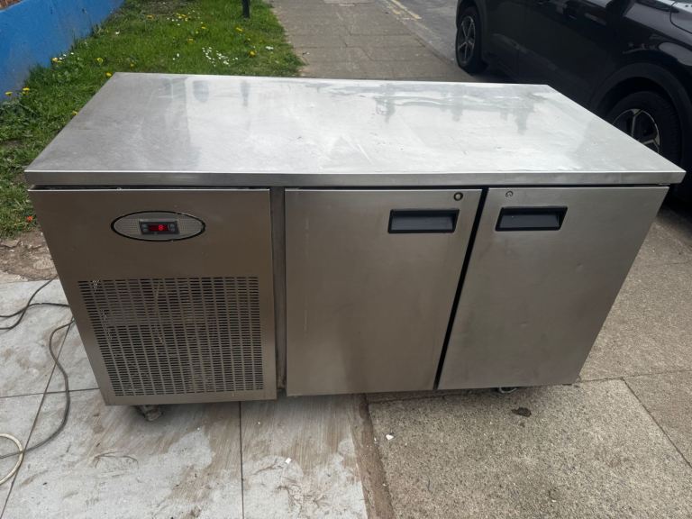 Commercial undercounter foster fridge cafe shop restaurant 