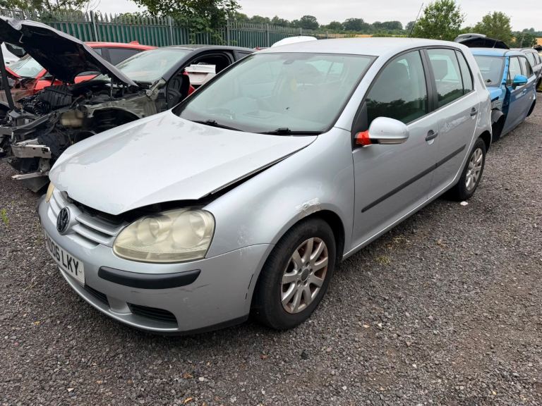 VW GOLF MK5 BREAKING SPARES PARTS