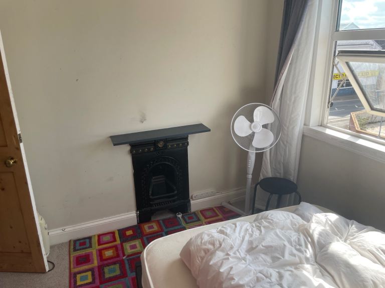 Double room available immediately in Kettring Centre